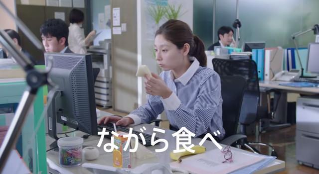 ロッテ キシリトール CM「ながら食べ」篇